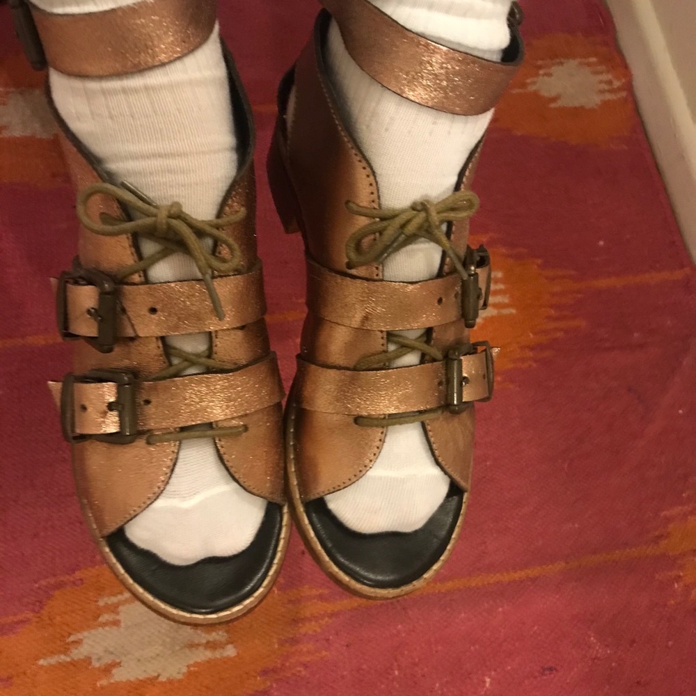 Sandals - Picture 8 of 9